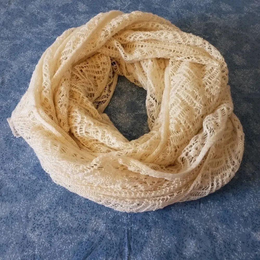 H&M Infinity Scarf Ivory 100% Acrylic